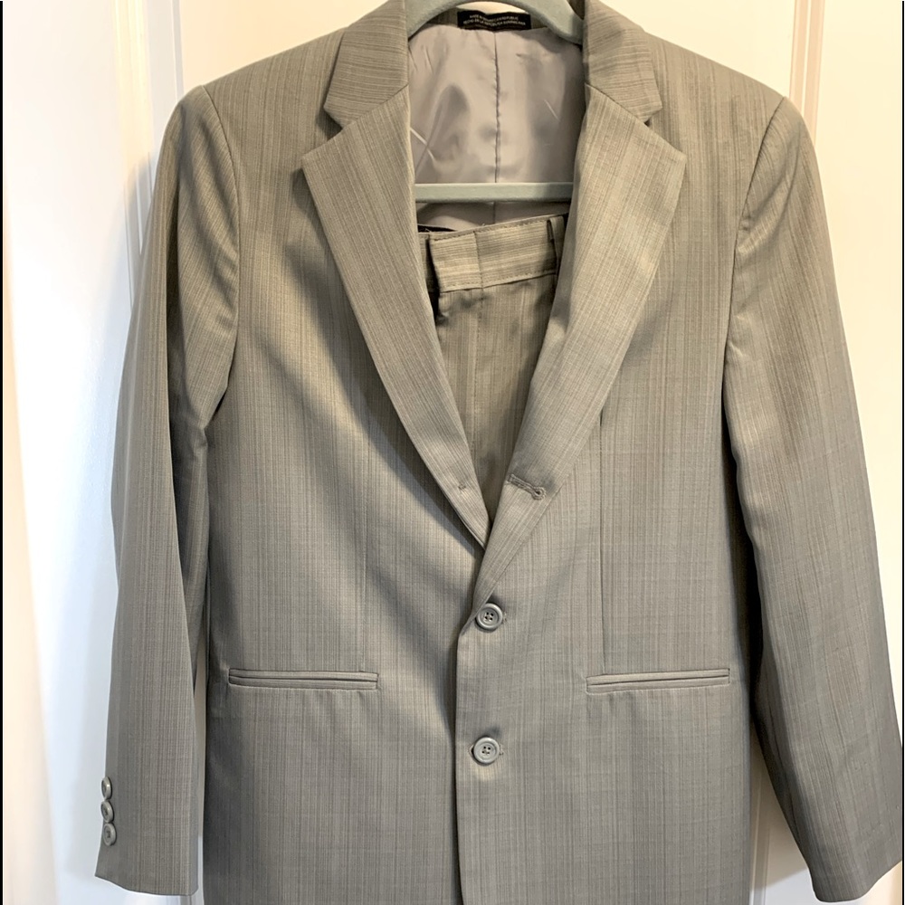 Young mens suit. Mid to light gray. Sz 16R. Slight striping. Worn a few times